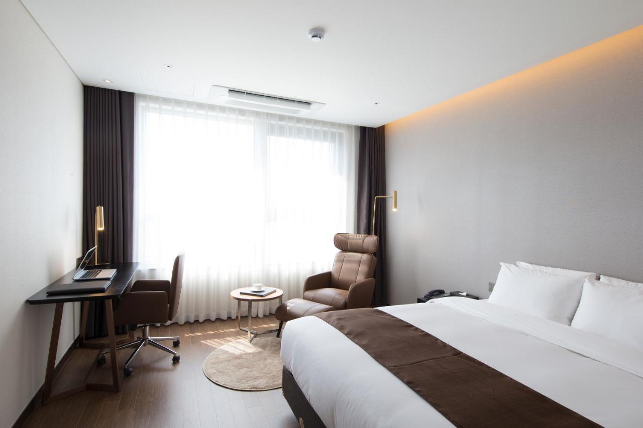 Ramada By Wyndham Daejeon Hotel Екстериор снимка