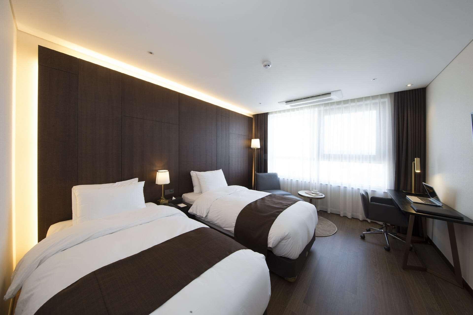Ramada By Wyndham Daejeon Hotel Екстериор снимка