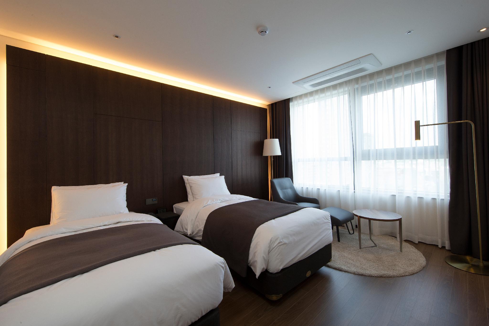 Ramada By Wyndham Daejeon Hotel Екстериор снимка