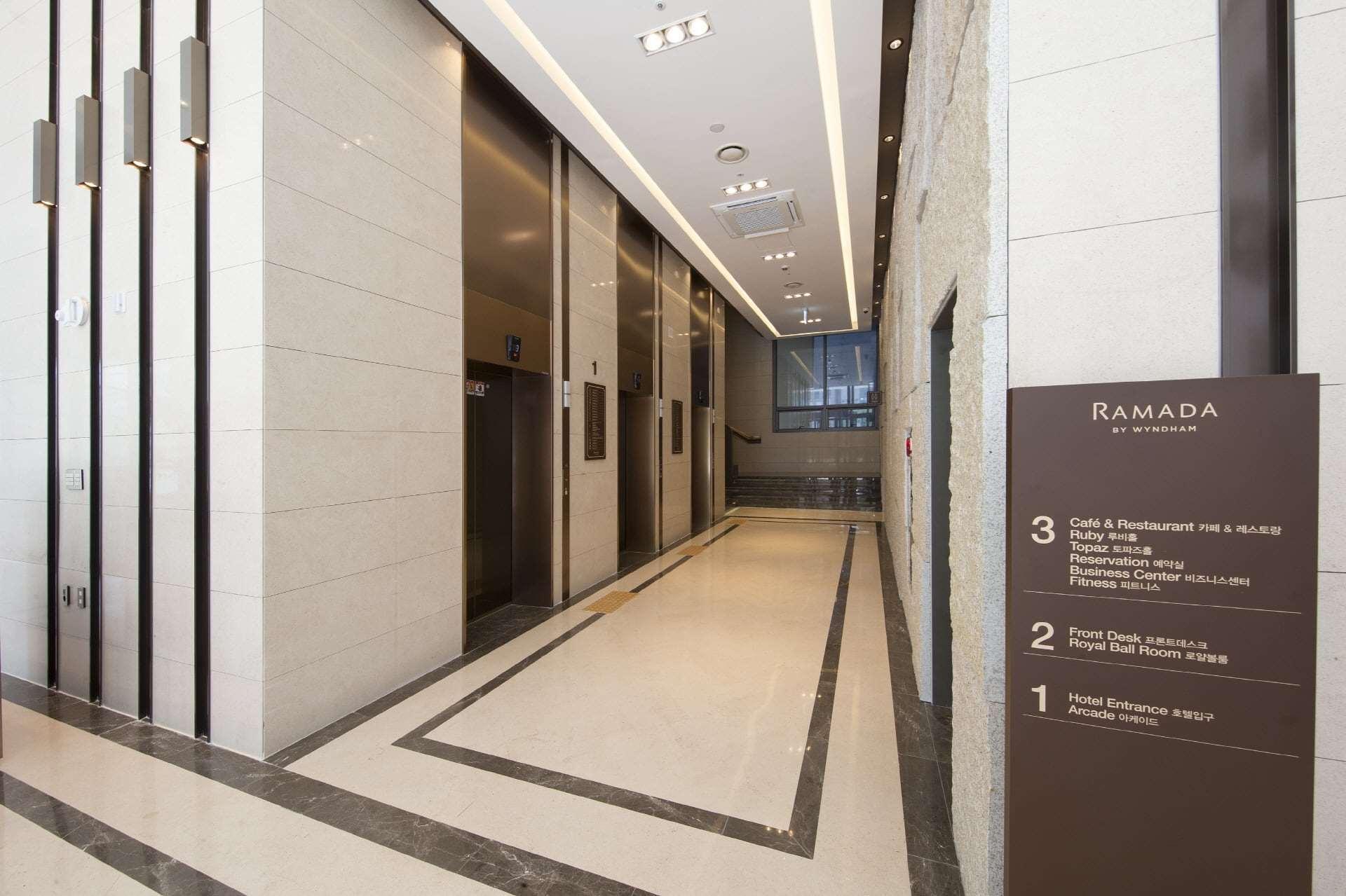 Ramada By Wyndham Daejeon Hotel Екстериор снимка