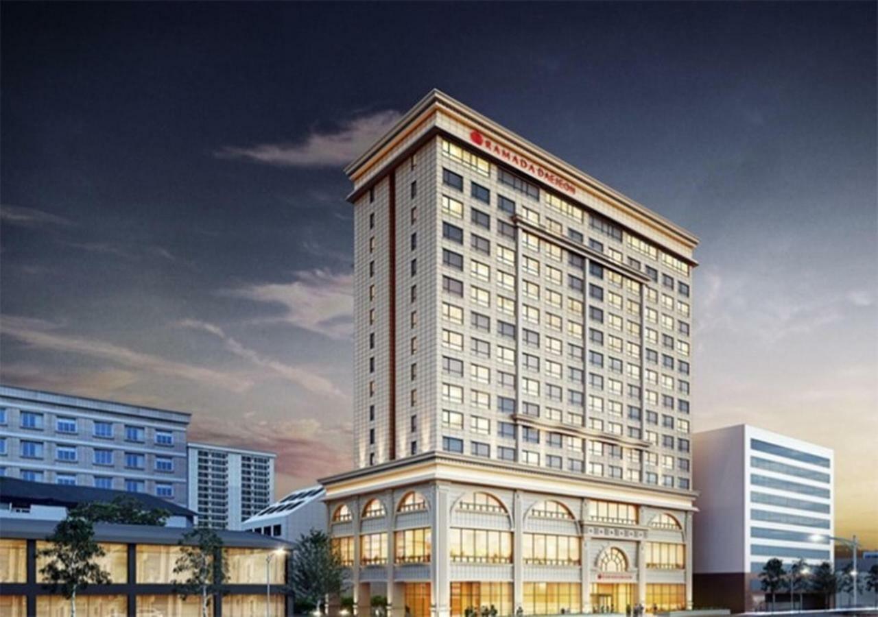 Ramada By Wyndham Daejeon Hotel Екстериор снимка