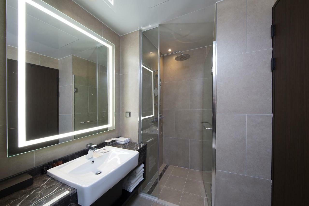 Ramada By Wyndham Daejeon Hotel Екстериор снимка