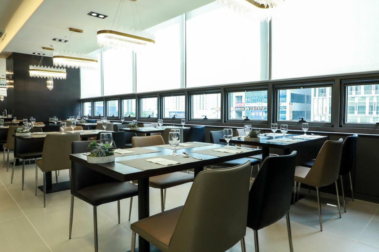 Ramada By Wyndham Daejeon Hotel Екстериор снимка