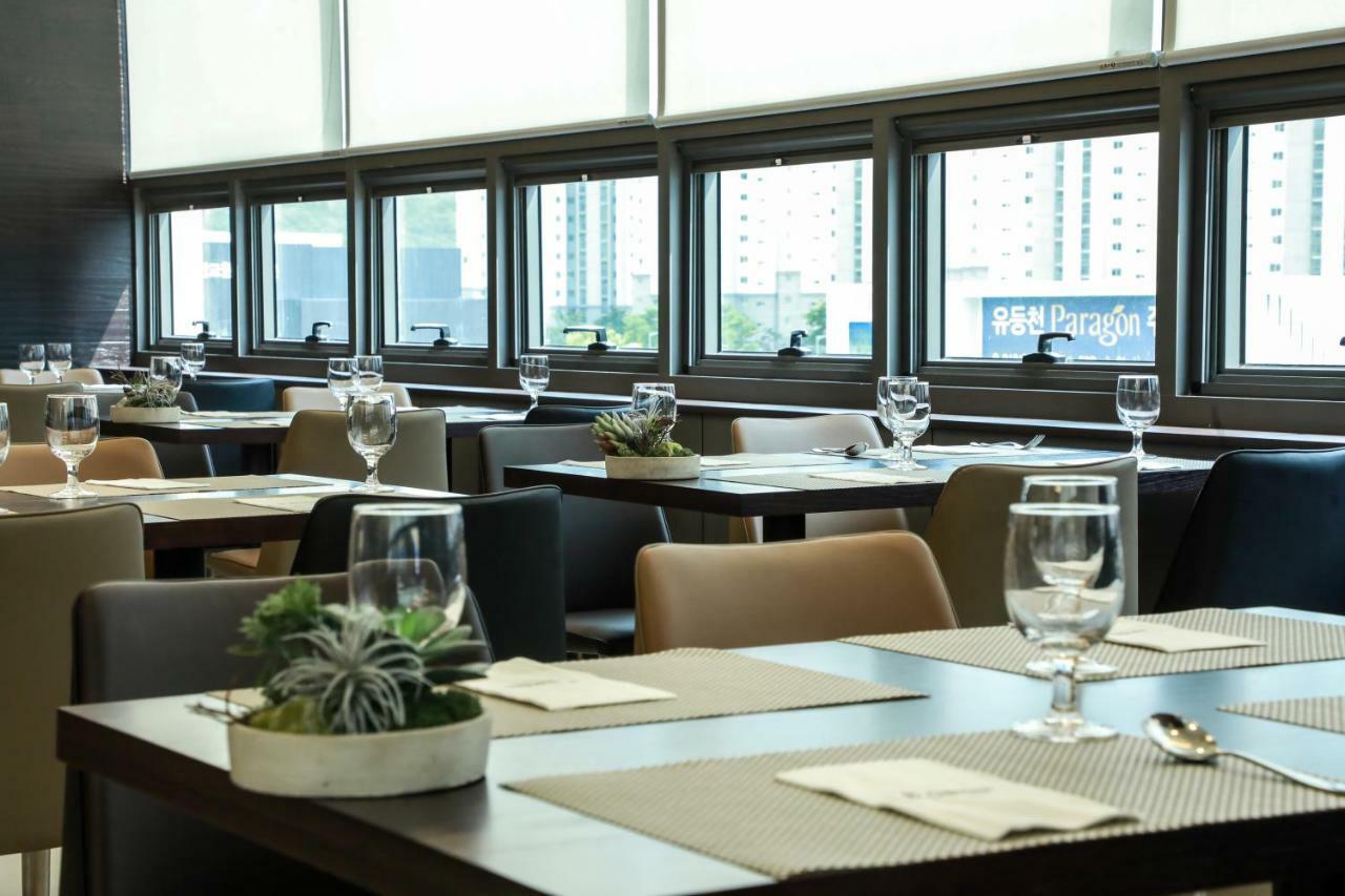 Ramada By Wyndham Daejeon Hotel Екстериор снимка