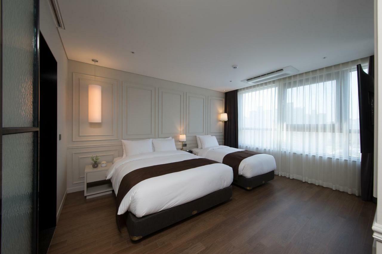 Ramada By Wyndham Daejeon Hotel Екстериор снимка