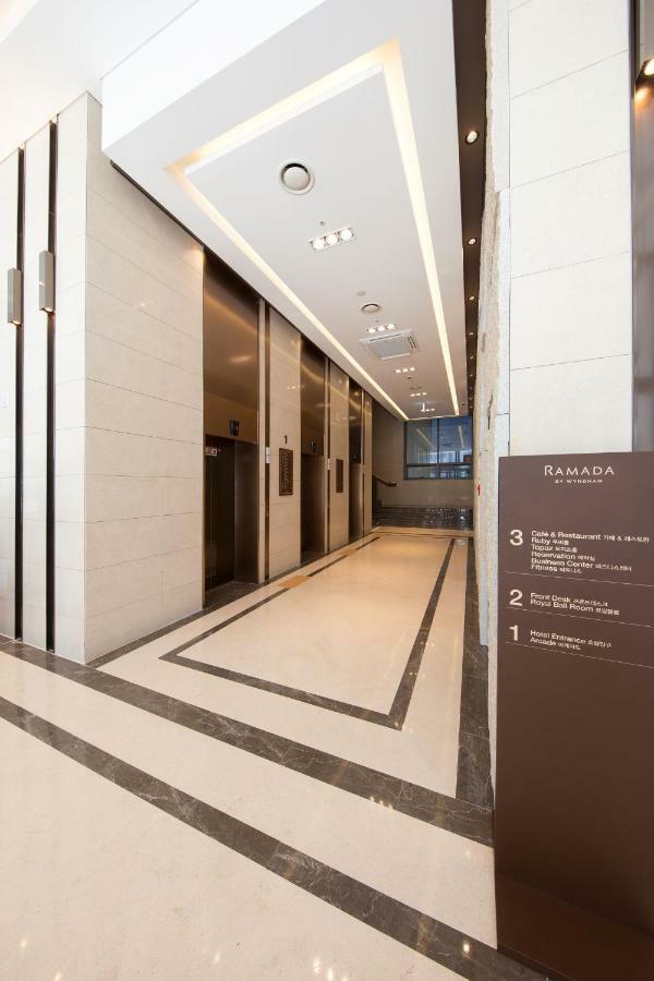 Ramada By Wyndham Daejeon Hotel Екстериор снимка